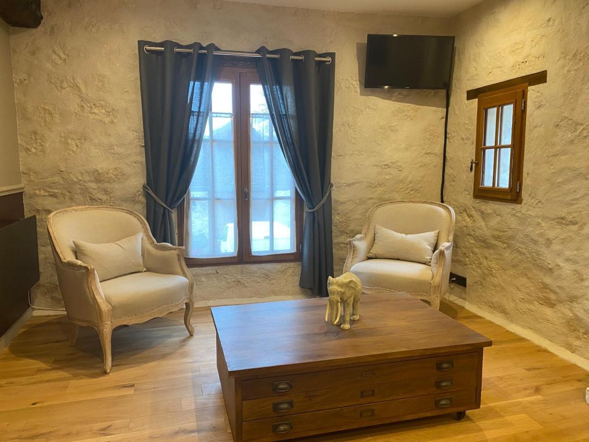 Bed and Breakfast La Maison Du Caillou Pontarme Zewnętrze zdjęcie